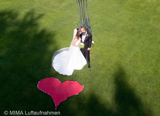 Hochzeitsfoto aus der Luft (Bild 6)